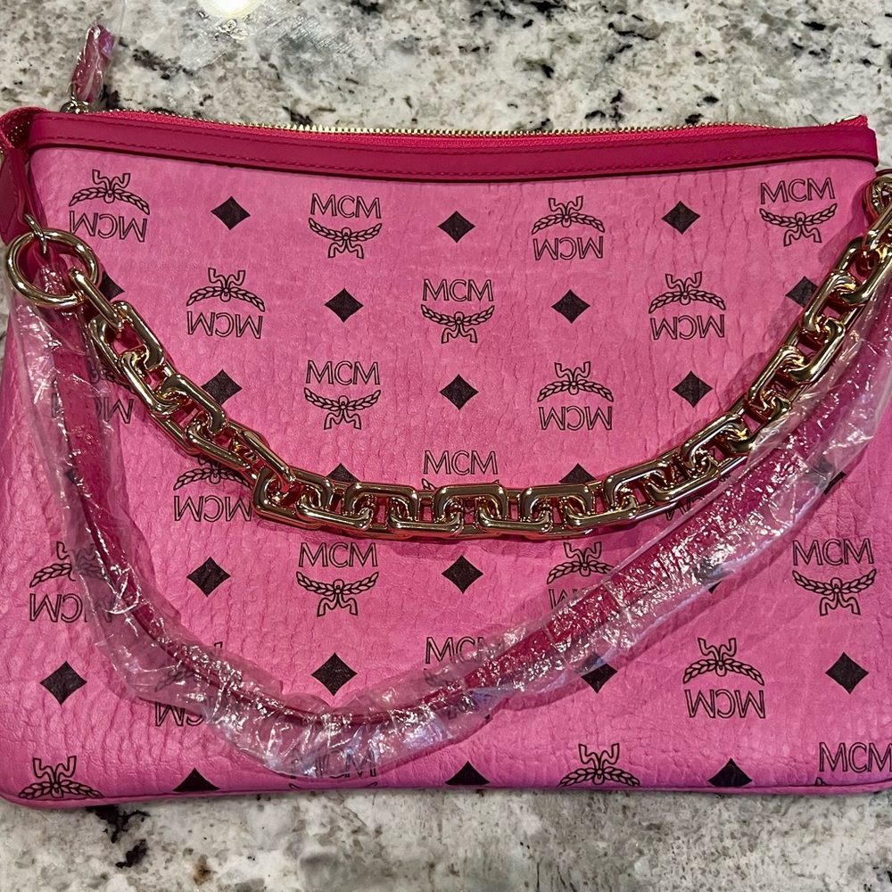 MCM SHOULDER BAG! Pink Large MCM dust bag GOLD CHAIN! AUTHENTICITY CARD.